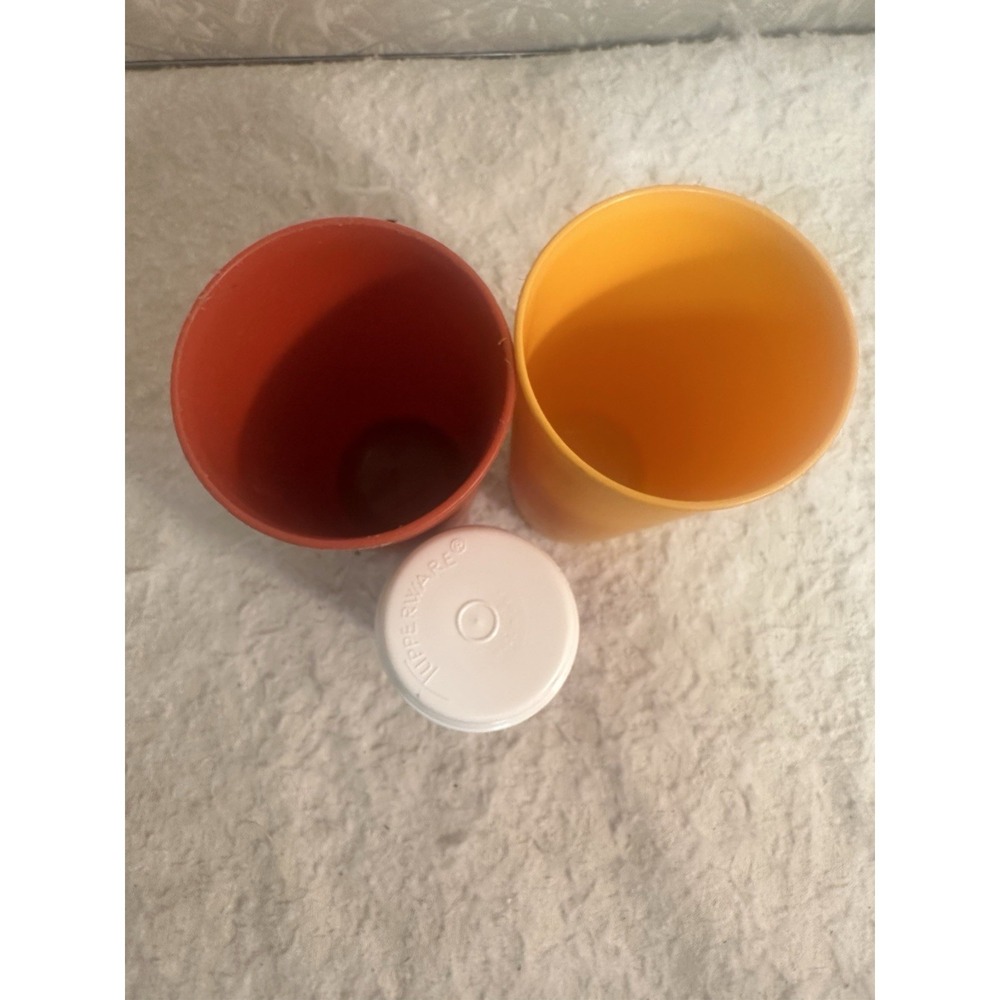 Vintage Tupperware Ketchup Bottle with Lids And 2 Tumblers - Picture 2 of 4